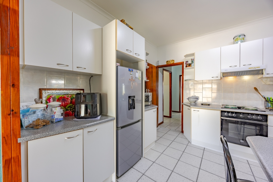 3 Bedroom Property for Sale in Bothasig Western Cape